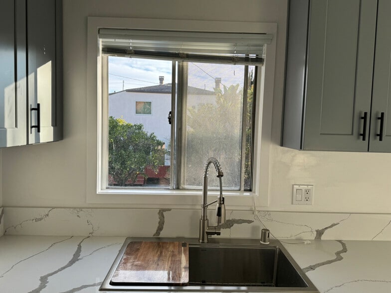 Building Photo - 3740 S Bentley Ave