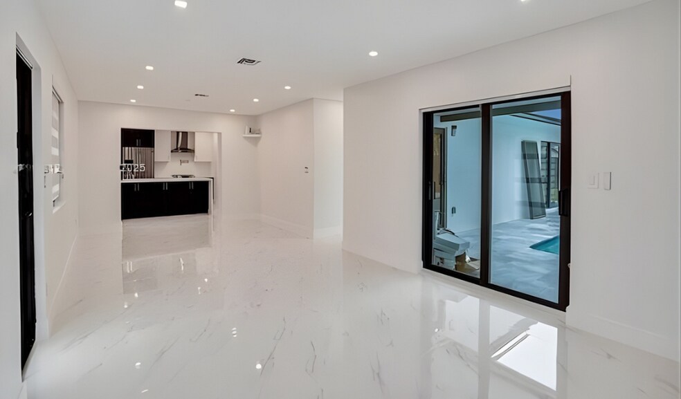 Building Photo - 7881 Hope St