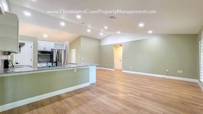 Building Photo - IMPRESSIVE 3 BEDROOM/2 BATH SARASOTA HOME! SUPER LOCATION! PET FRIENDLY!