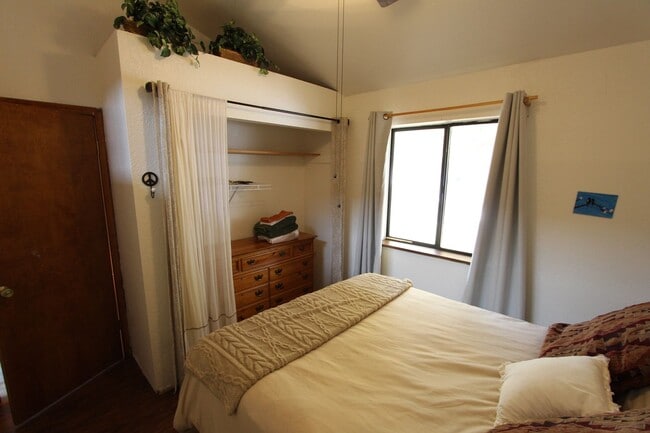 Building Photo - Cute Mountainaire home