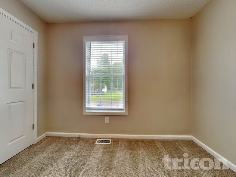 Building Photo - 113 Ivy Brook Dr