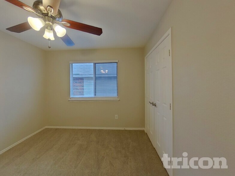 Building Photo - 9641 Linton Dr