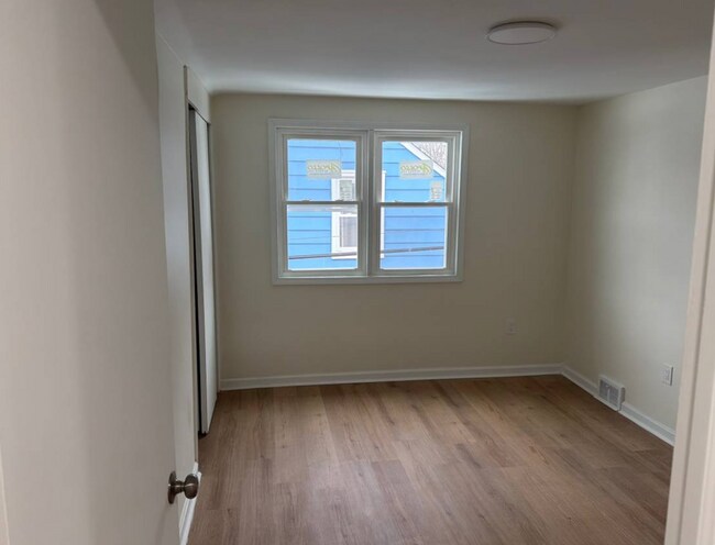 Building Photo - 20215 Sunset Dr