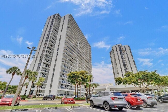 Building Photo - 20505 E Country Club Dr