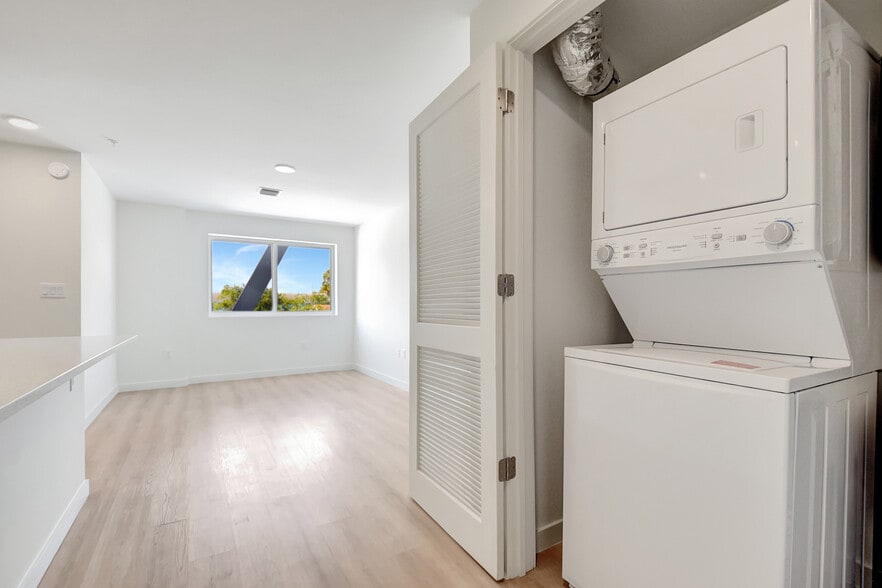 Building Photo - 1710 N J Ter