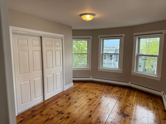 Building Photo - 130 S Elm St