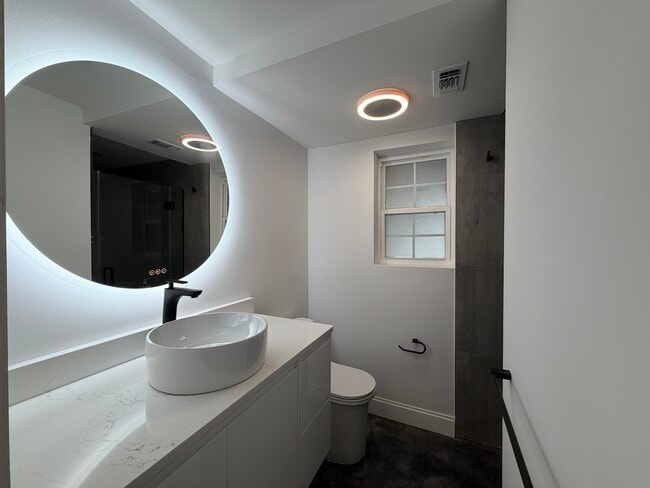 Building Photo - 222 S Olive St