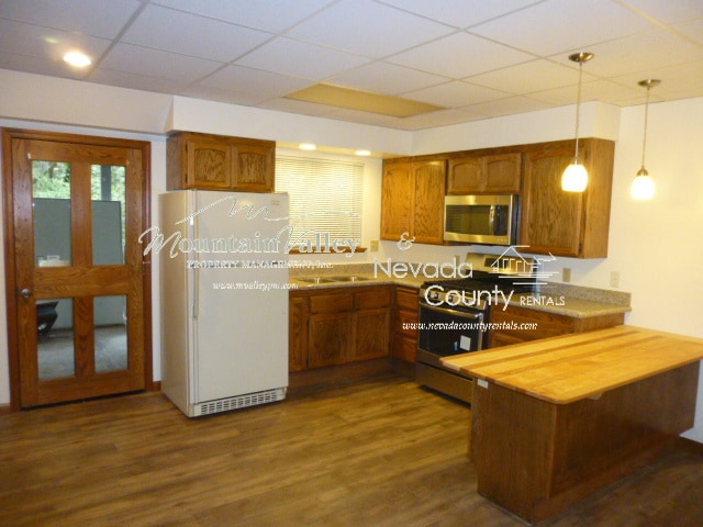 Building Photo - 1 Bedroom, 1 Bathroom Apartment at Private Home in Grass Valley