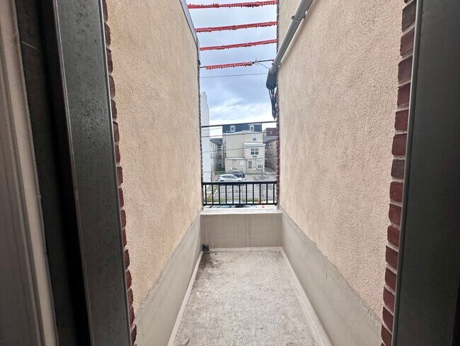 Building Photo - 1530 N Sydenham St