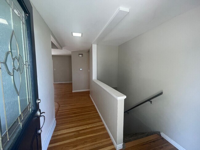 Building Photo - 550 E 250 N