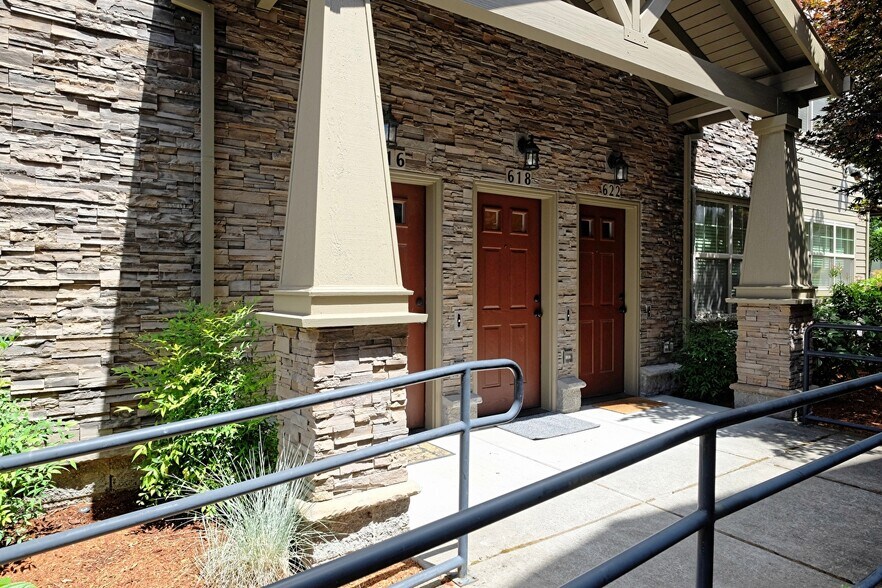 Building Photo - 618 NE Garswood Ln