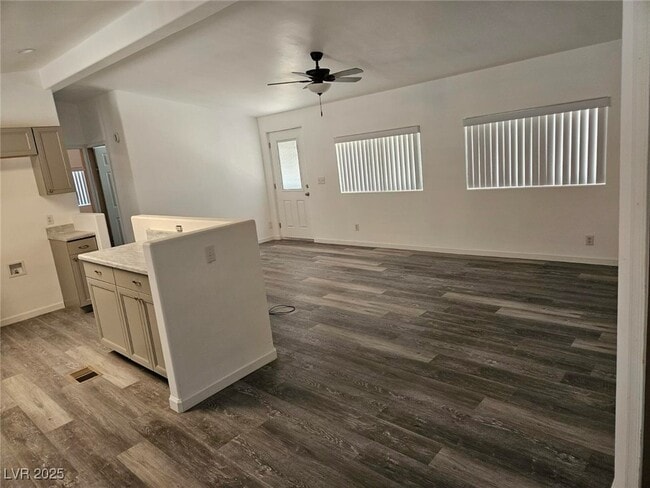 Building Photo - 3253 Calanda St