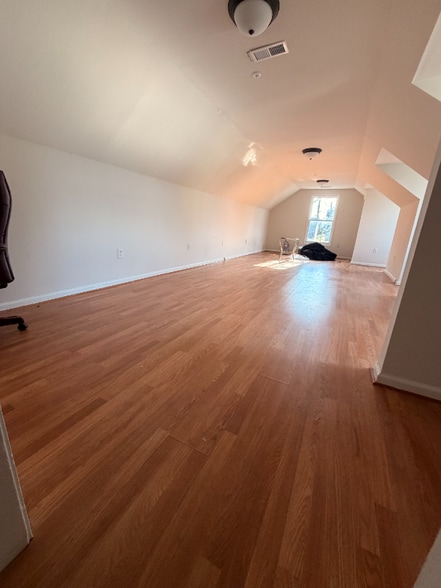 Building Photo - 9216 Crandall Rd