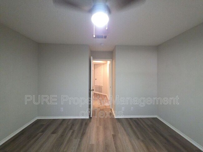 Building Photo - 1406 Bullhill Cove
