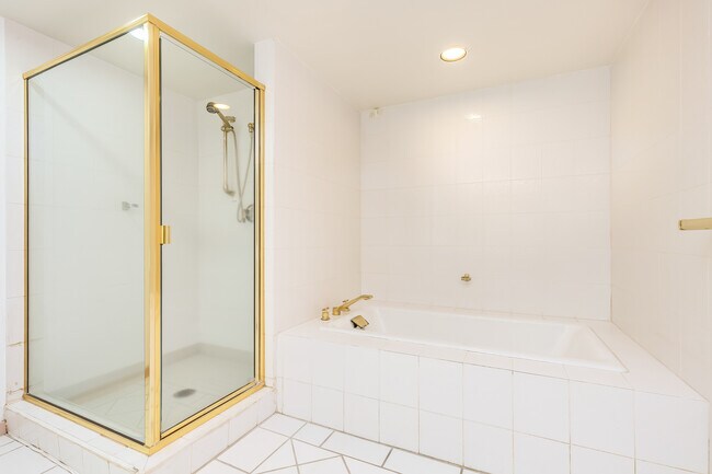 Building Photo - 1341 Kapiolani Blvd