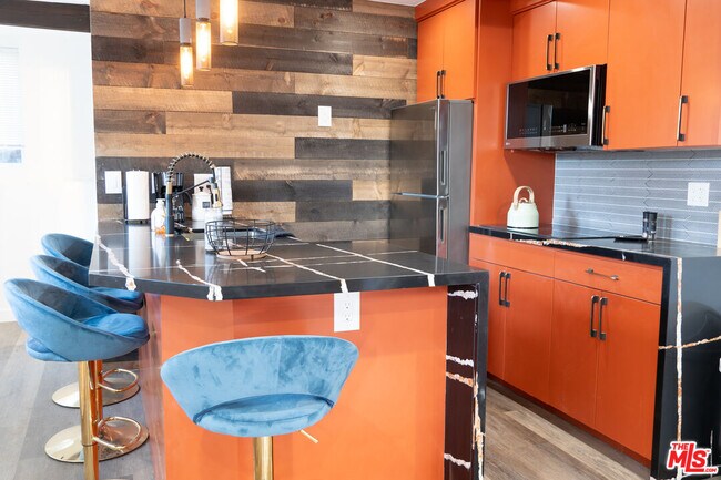 Building Photo - 1933 Lemoyne St