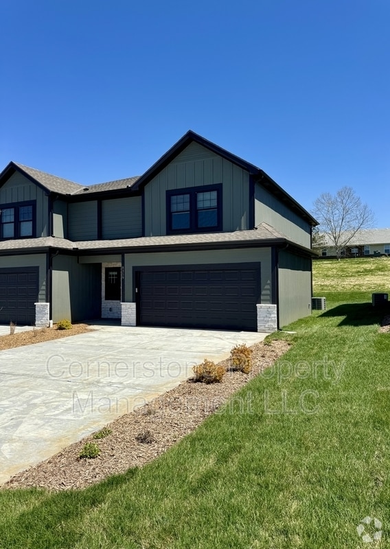 Building Photo - 8359 Valley Spring Dr