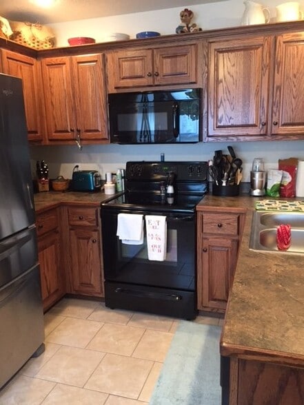 Building Photo - 900 Neosho Heights Cir