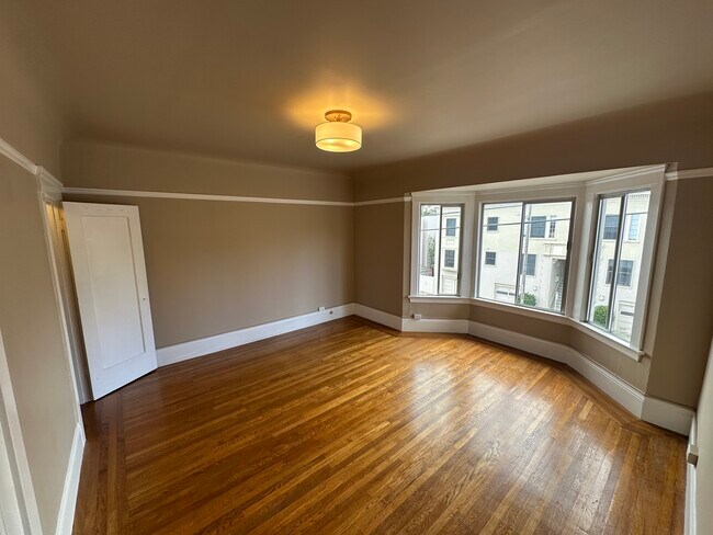Very Large Bedroom - 302 31st Ave