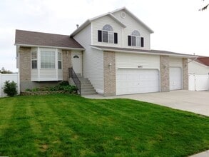 Building Photo - 6423 S High Bluff Dr