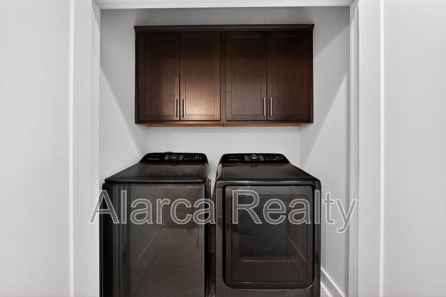 Building Photo - 2727 Grand Union Way