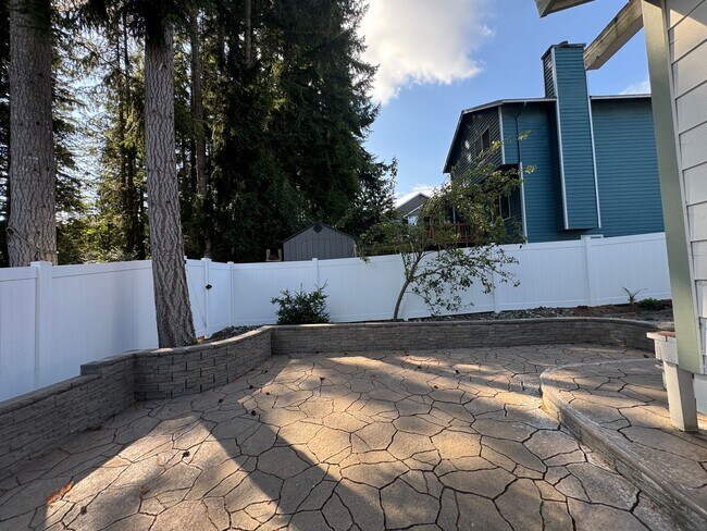 Building Photo - HEART OF SILVERDALE - 4BED 3 BATH HOME