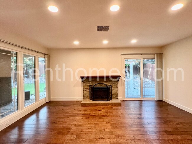 Building Photo - 4544 Jutland Dr