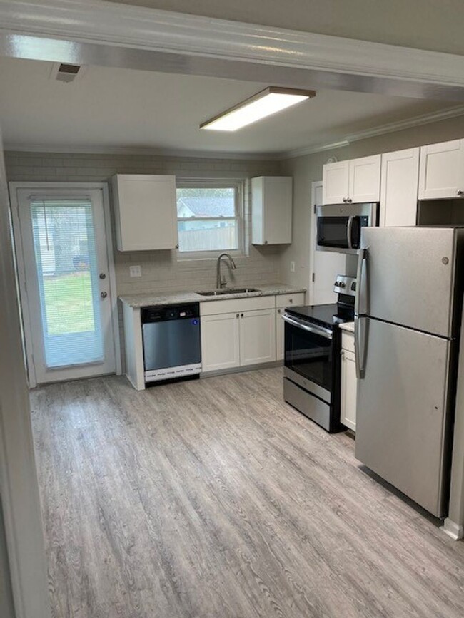 Building Photo - SEAGATE VILLAGE - Located off Greenville A...