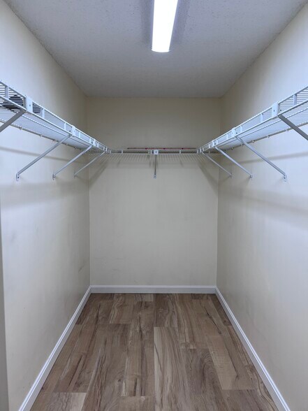 Building Photo - 8 9th St