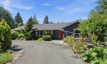 Building Photo - 3bd/1.75ba Shoreline Home