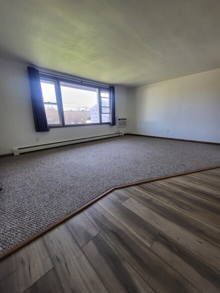 View of living room from dining area, living area 17' x 13' - 941 Buena Vista Dr