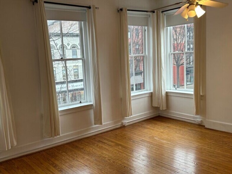 Primary Photo - 228 W Broad St