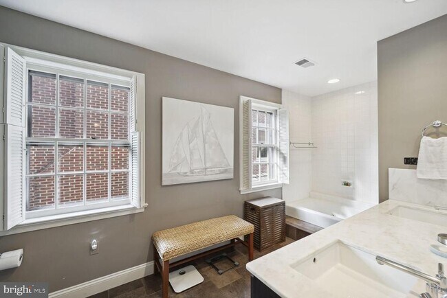 Building Photo - 4373 Westover Pl NW