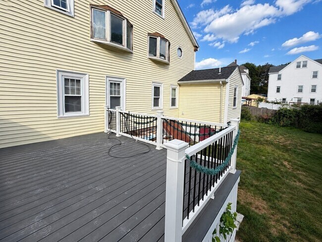 Building Photo - 16 Hazelnut Pl