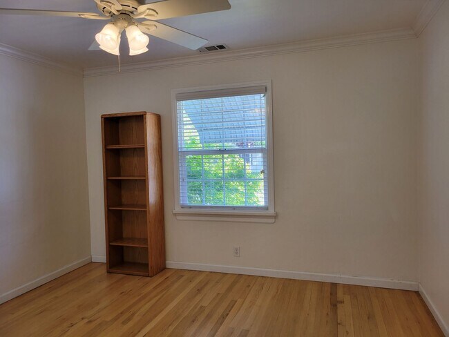 Building Photo - 111 Florence St