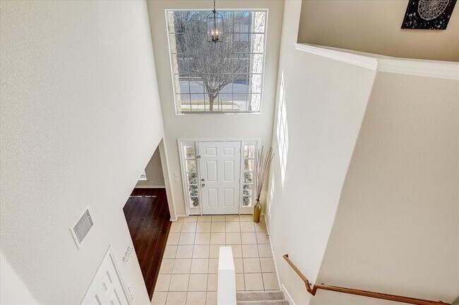 Building Photo - 537 Golden Creek Dr