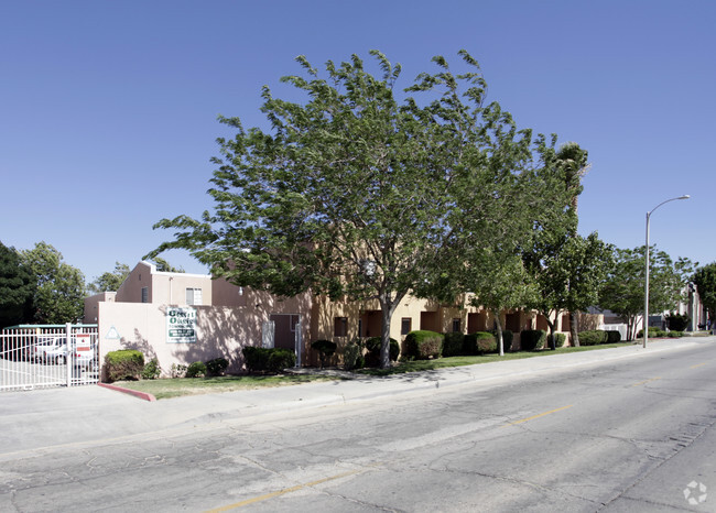 Building Photo - Desert Oasis