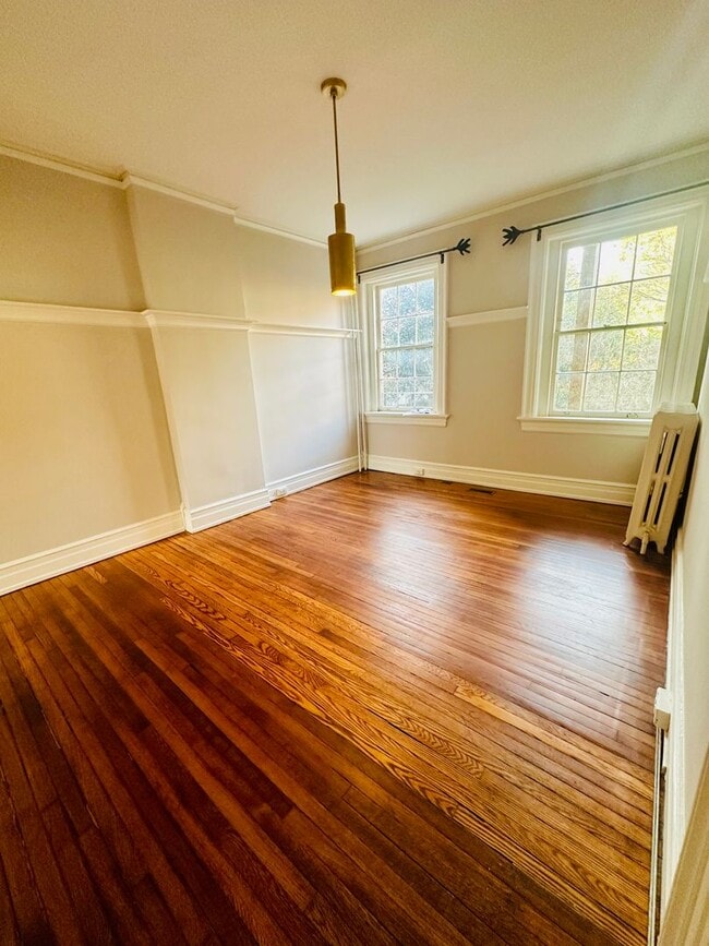 Building Photo - Charming 3bdrm/1.5bth Home Conveniently Located in Richmond's Carytown Area w/Private Balcony!!