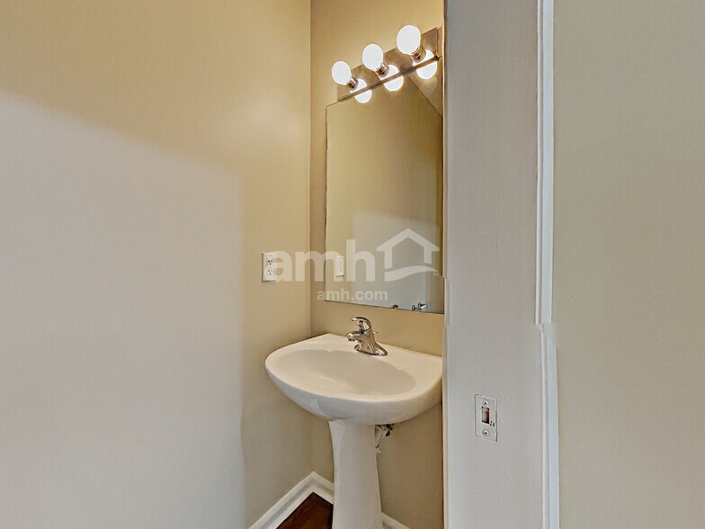 Building Photo - 221 Scarlet Ridge Ct
