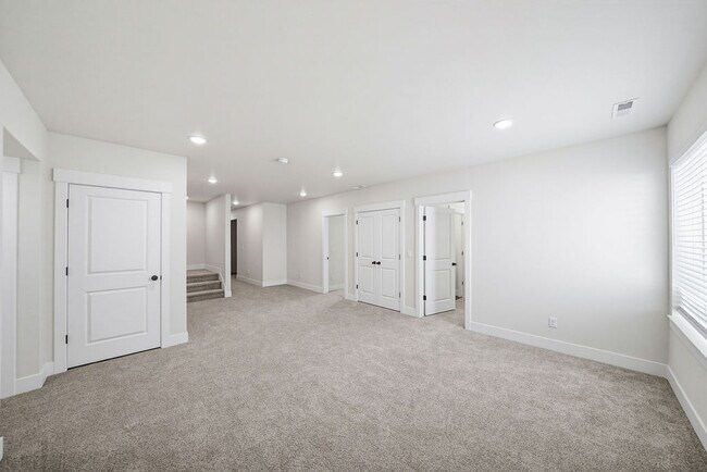 Building Photo - 445 E River Rd