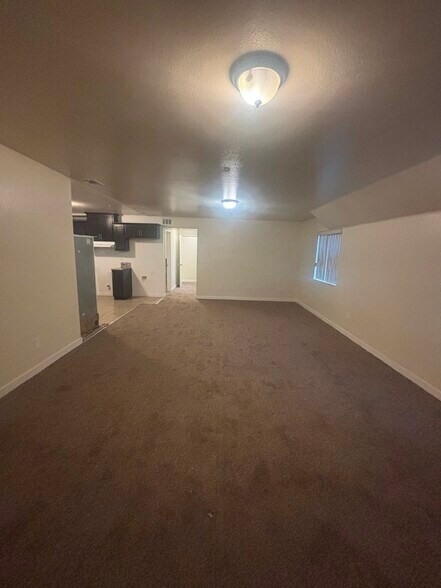 Building Photo - 403 W 105th St