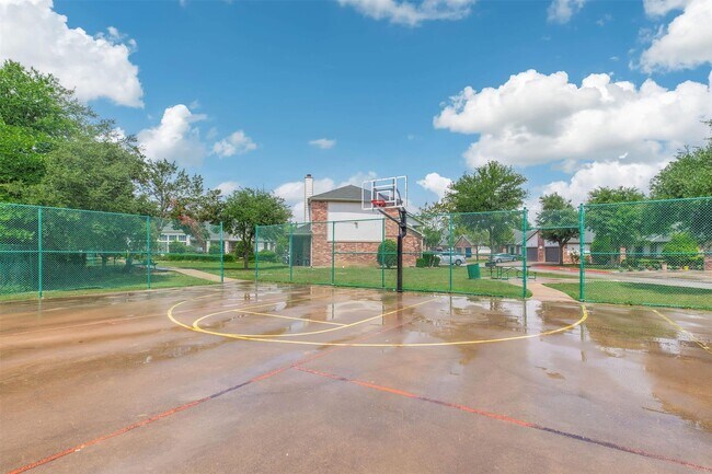 Building Photo - 400 E Cypress Creek Rd