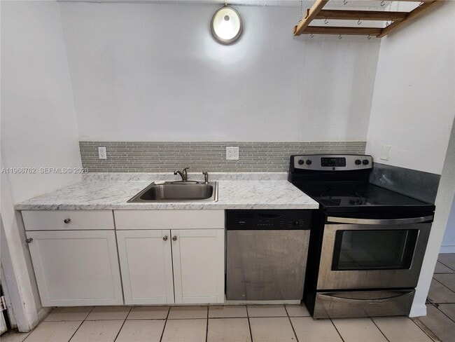 Building Photo - 16311 SW 102nd Ct
