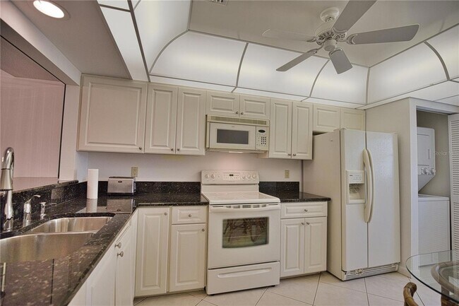 Building Photo - 766 Village Cir