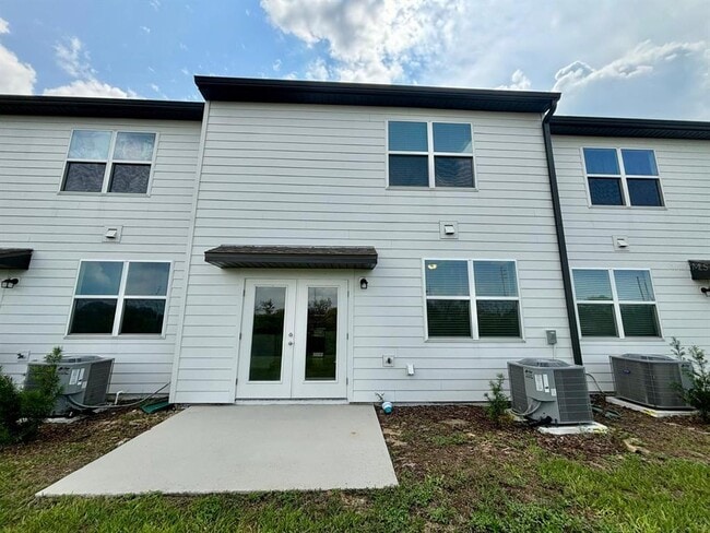 Building Photo - 177 Mandovi St