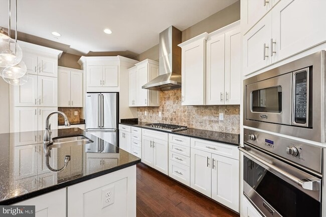 Building Photo - 448 Salk Cir