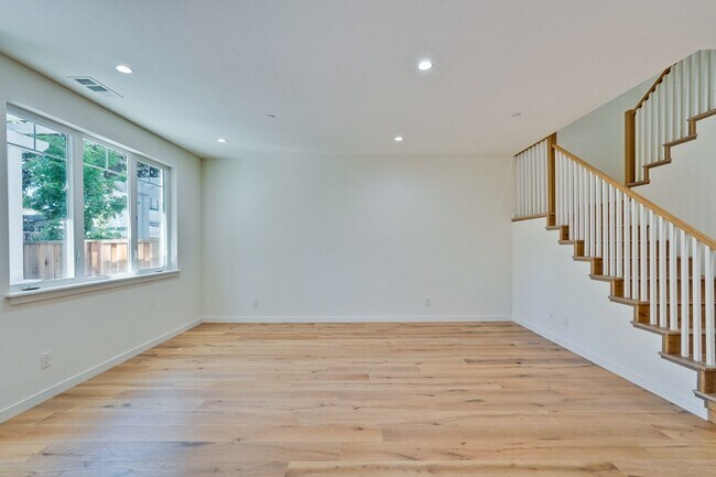 Building Photo - Brand New 2 Story, 3 Bed, 3 Bath Townhome ...