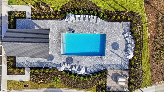 Building Photo - 15375 Grn Acrs Ave