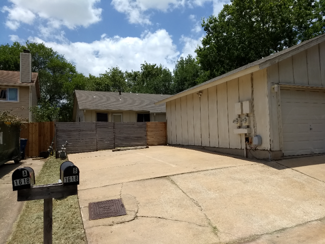 Building Photo - 1620 W Braker Ln