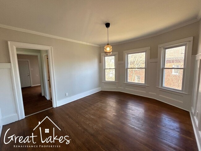 Building Photo - 892-894 Gladstone